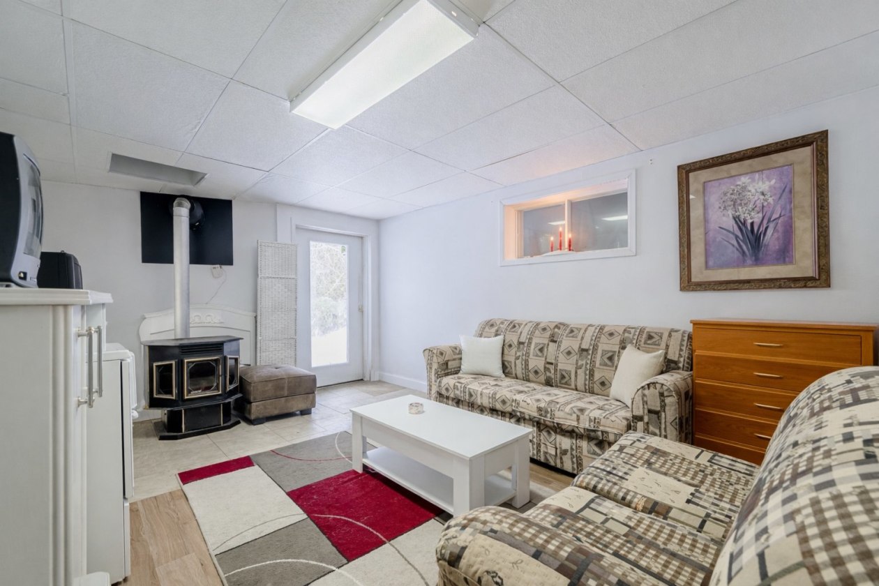 Salon — 2, Rue Ste-Marie, Saint-Jean-de-Dieu, G0L3M0, Saint-Jean-de-Dieu