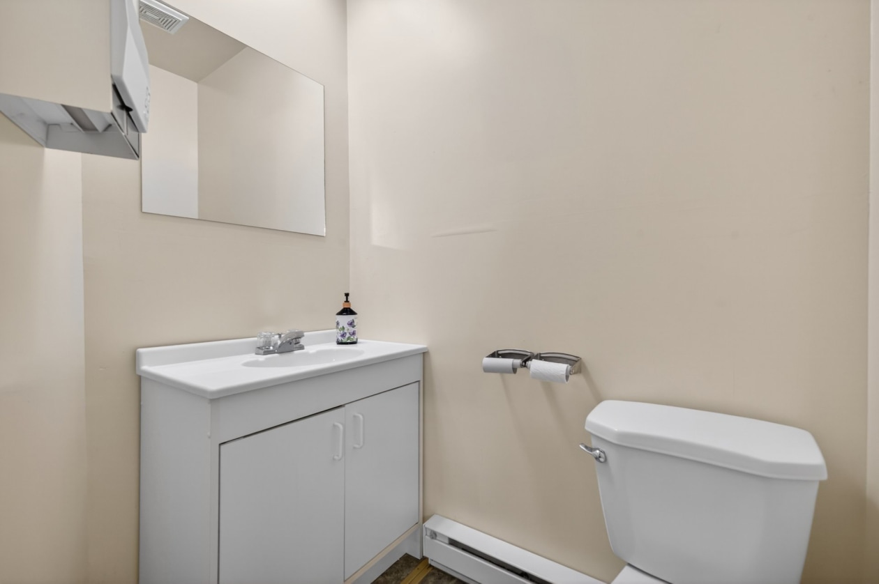 Salle de bains — 10, Rue du Couvent, Price, G0J1Z0, Price