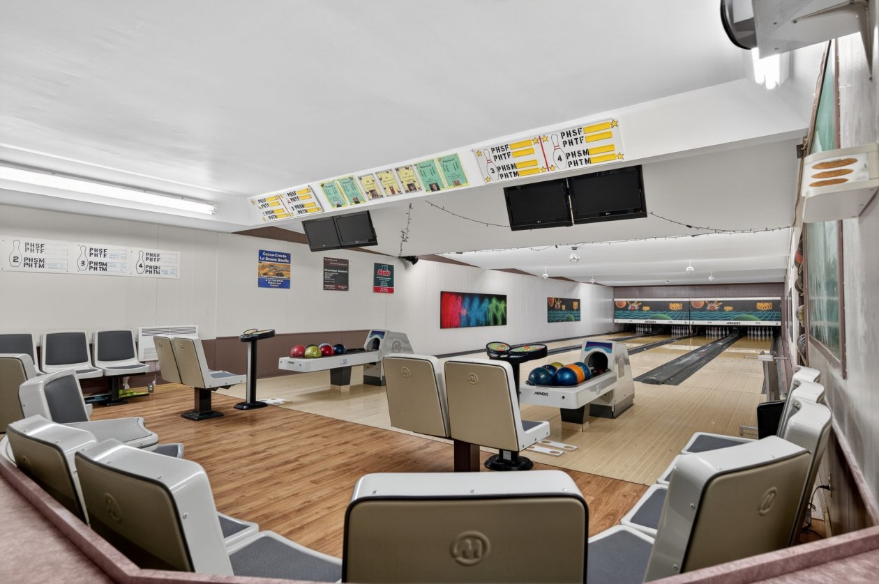 Salle de jeux — 10, Rue du Couvent, Price, G0J1Z0, Price