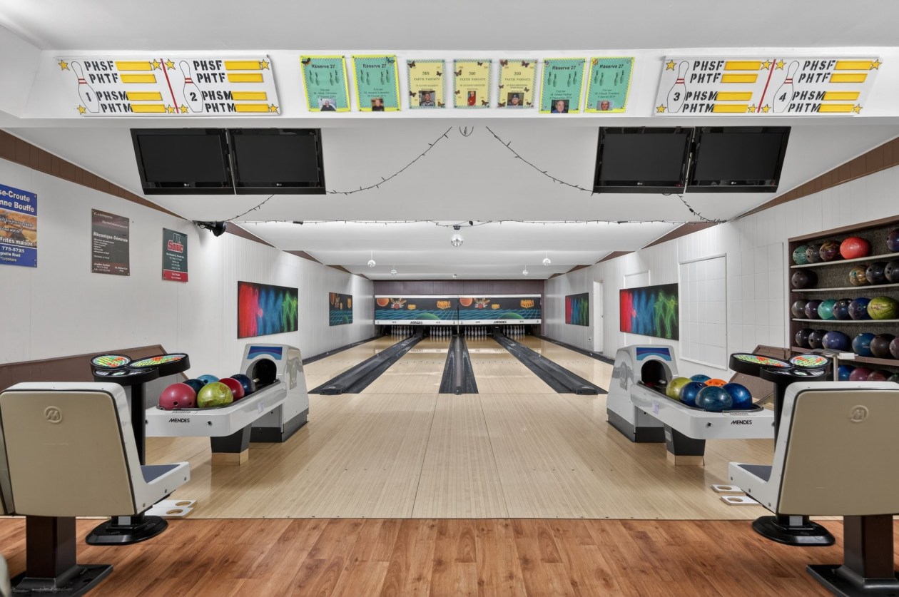 Salle de jeux — 10, Rue du Couvent, Price, G0J1Z0, Price