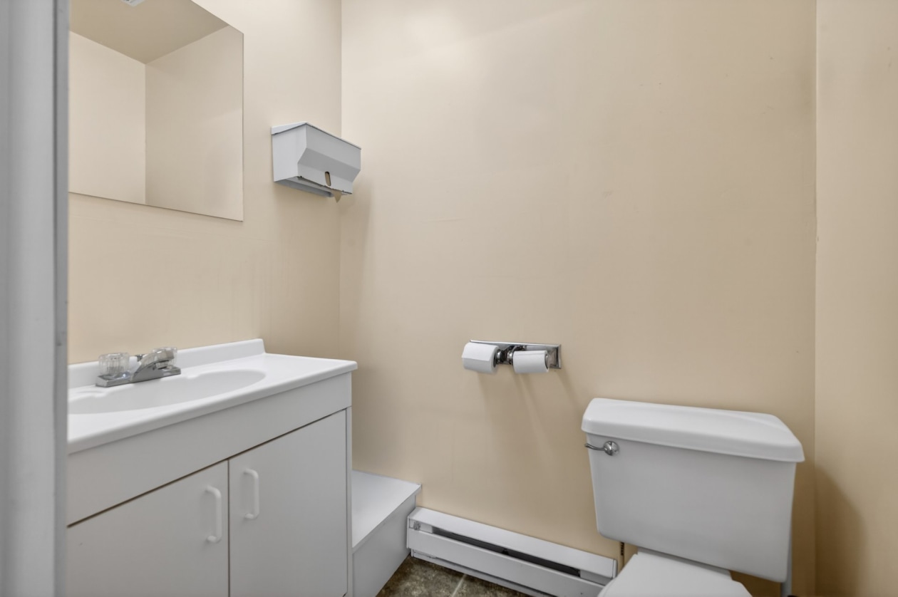 Salle de bains — 10, Rue du Couvent, Price, G0J1Z0, Price