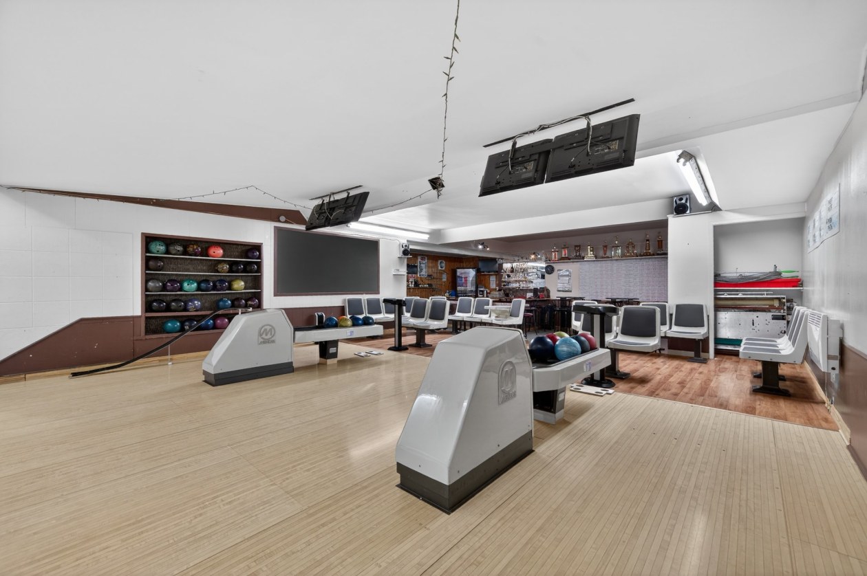 Salle de jeux — 10, Rue du Couvent, Price, G0J1Z0, Price