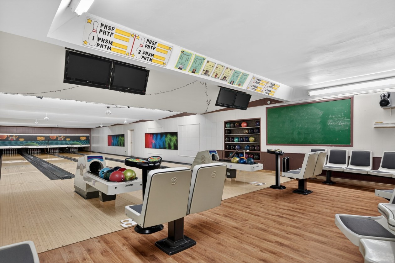 Salle de jeux — 10, Rue du Couvent, Price, G0J1Z0, Price