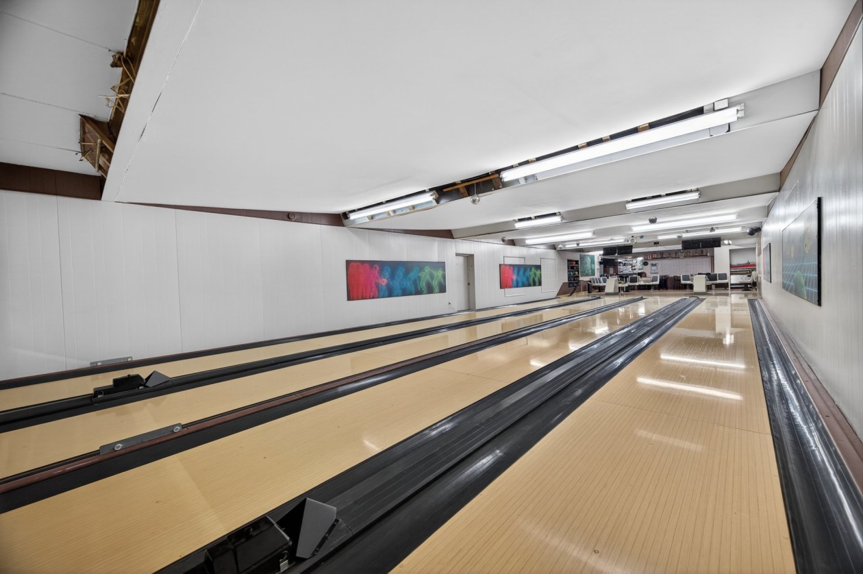 Salle de jeux — 10, Rue du Couvent, Price, G0J1Z0, Price