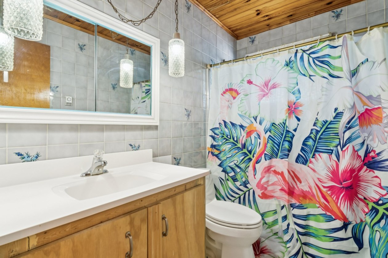 Salle de bains — 1799A, Rue Delorme, Laval (Vimont), H7M2W4, Laval (Vimont)