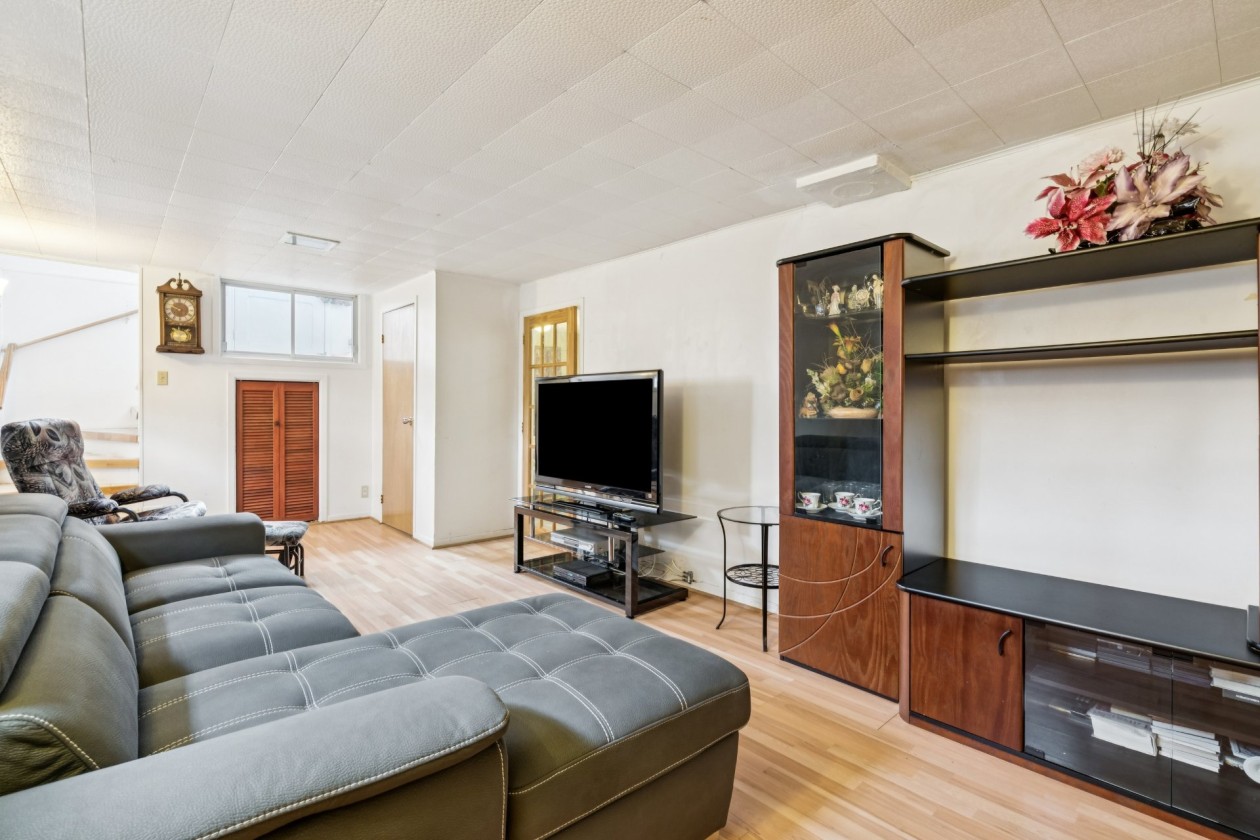 Salle familiale — 1799A, Rue Delorme, Laval (Vimont), H7M2W4, Laval (Vimont)
