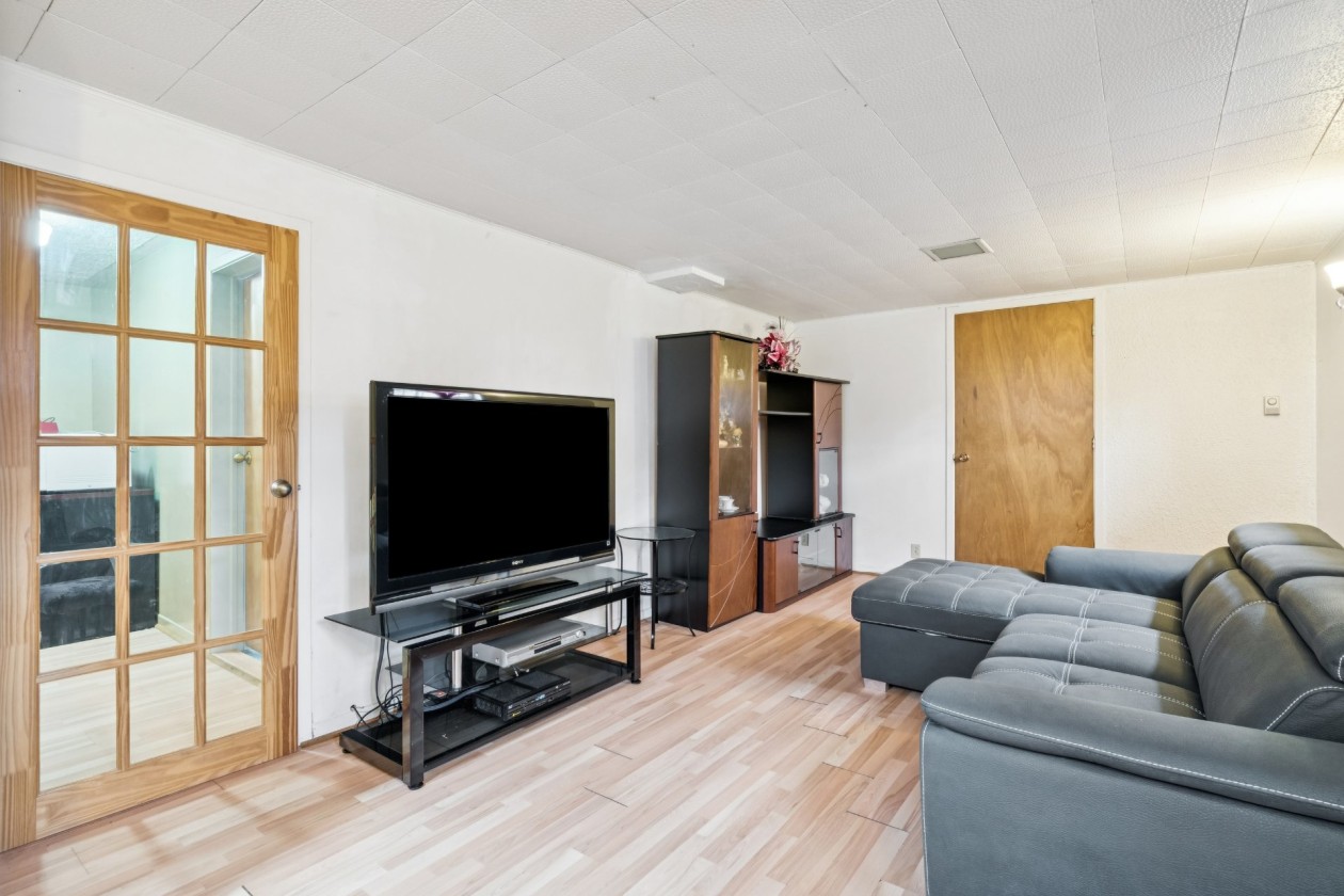 Salle familiale — 1799A, Rue Delorme, Laval (Vimont), H7M2W4, Laval (Vimont)