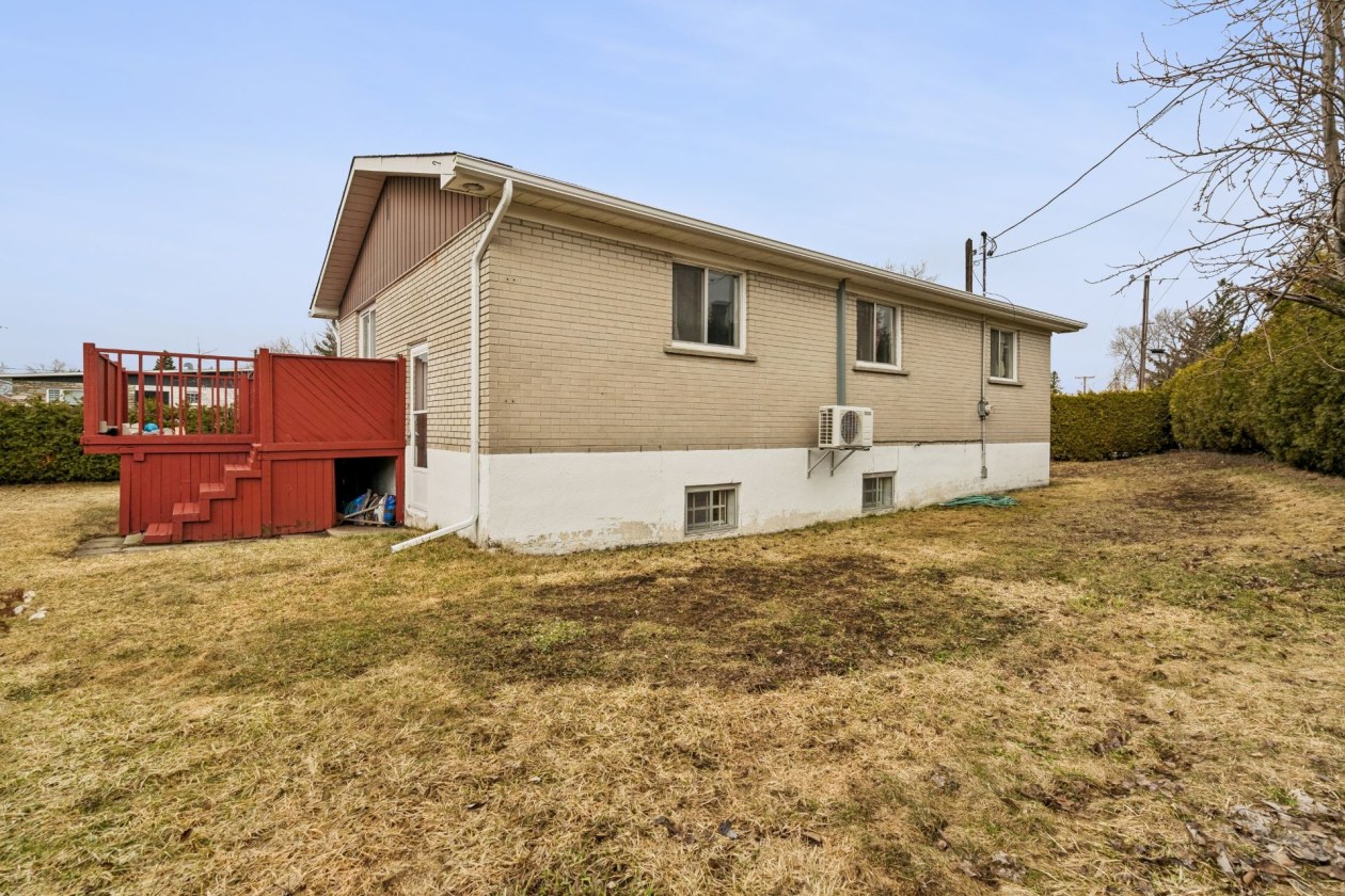 Cour — 1799A, Rue Delorme, Laval (Vimont), H7M2W4, Laval (Vimont)