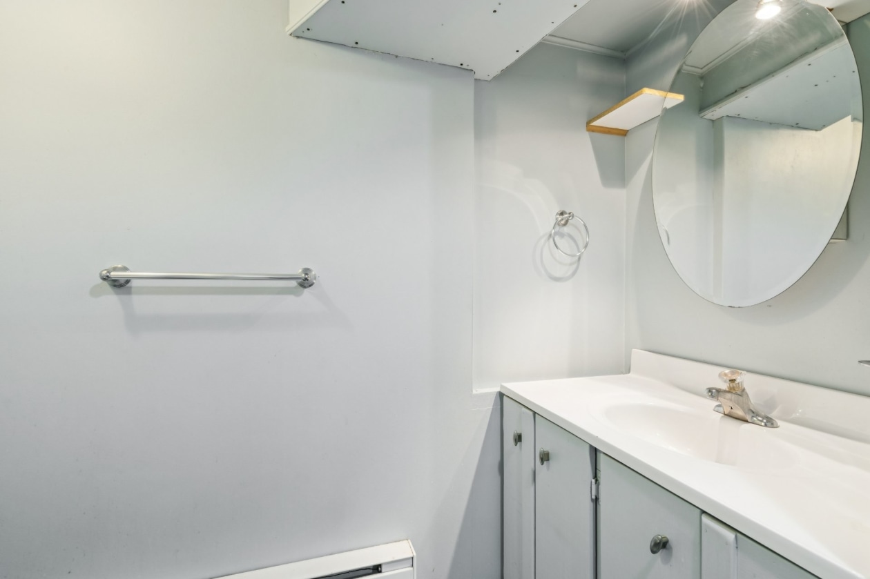 Salle de bains — 1799A, Rue Delorme, Laval (Vimont), H7M2W4, Laval (Vimont)