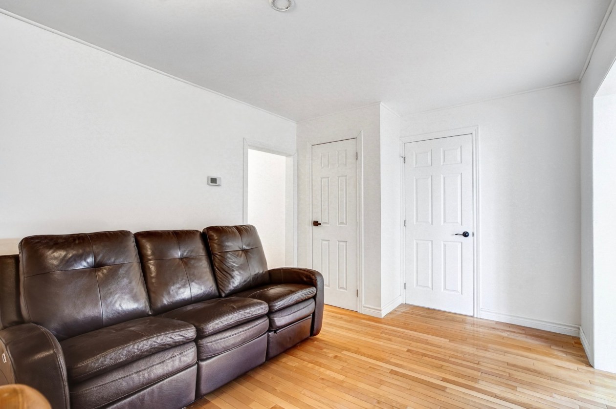 Salon — 785, 2e Avenue, Montréal (Lachine), H8S2T5, Montréal (Lachine)