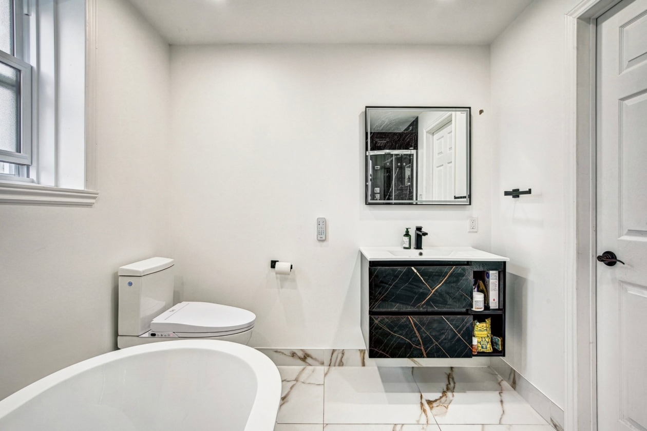 Salle de bains — 785, 2e Avenue, Montréal (Lachine), H8S2T5, Montréal (Lachine)