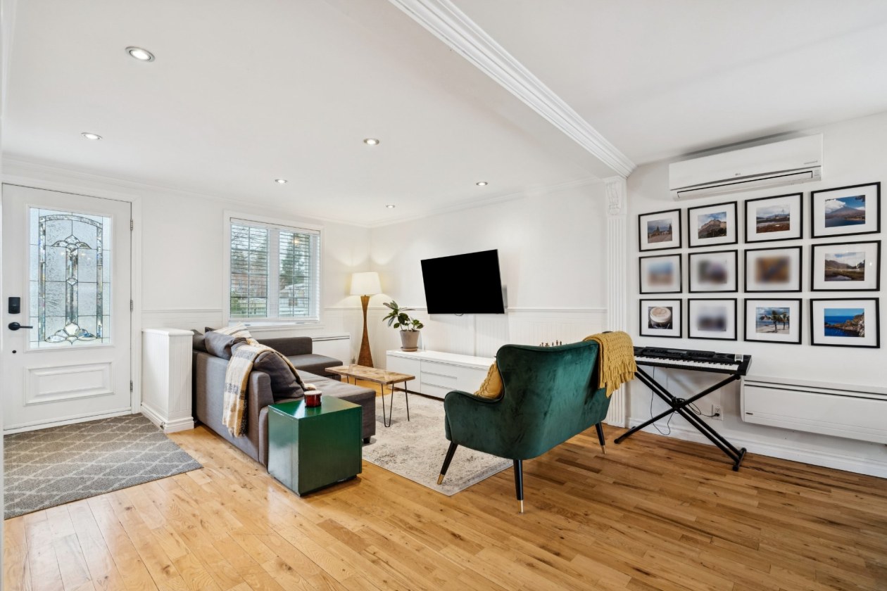 Salon — 145, Rue Hayward, Montréal (LaSalle), H8R2G6, Montréal (LaSalle)