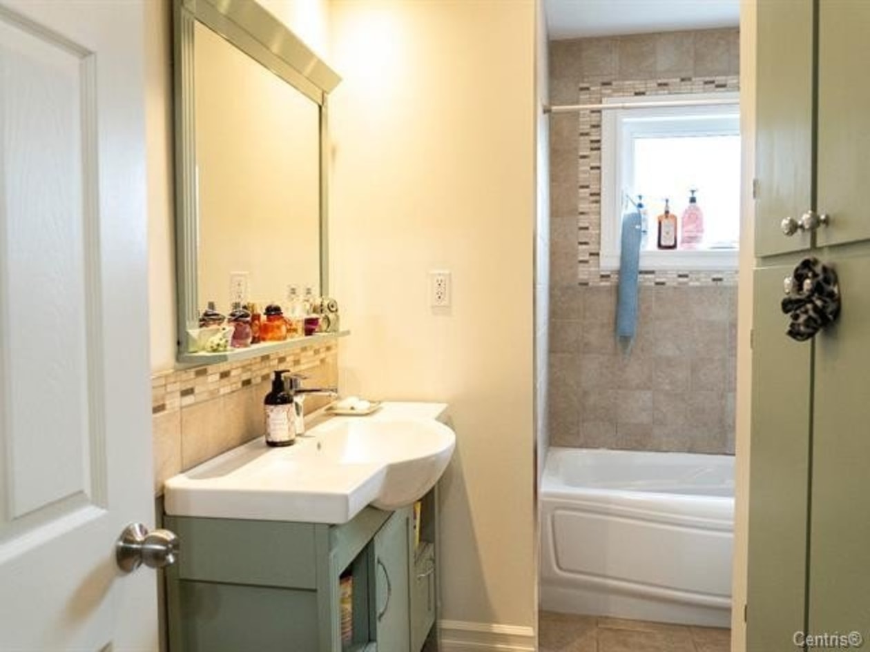 Salle de bains — 9119, Rue de Matane, Montréal (LaSalle), H8R2L5, Montréal (LaSalle)