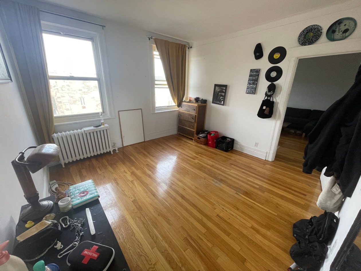 Salon — 2090, Av. Northcliffe, 17, Montréal (Côte-des-Neiges/Notre-Dame-de-Grâce), H4A1T9, Montréal (Côte-des-Neiges/Notre-Dame-de-Grâce)