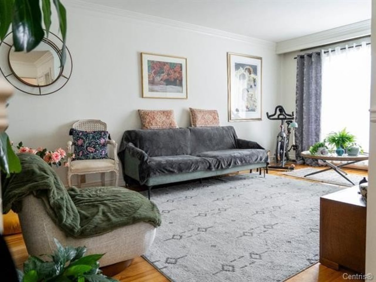 Salon — 9119, Rue de Matane, Montréal (LaSalle), H8R2L5, Montréal (LaSalle)
