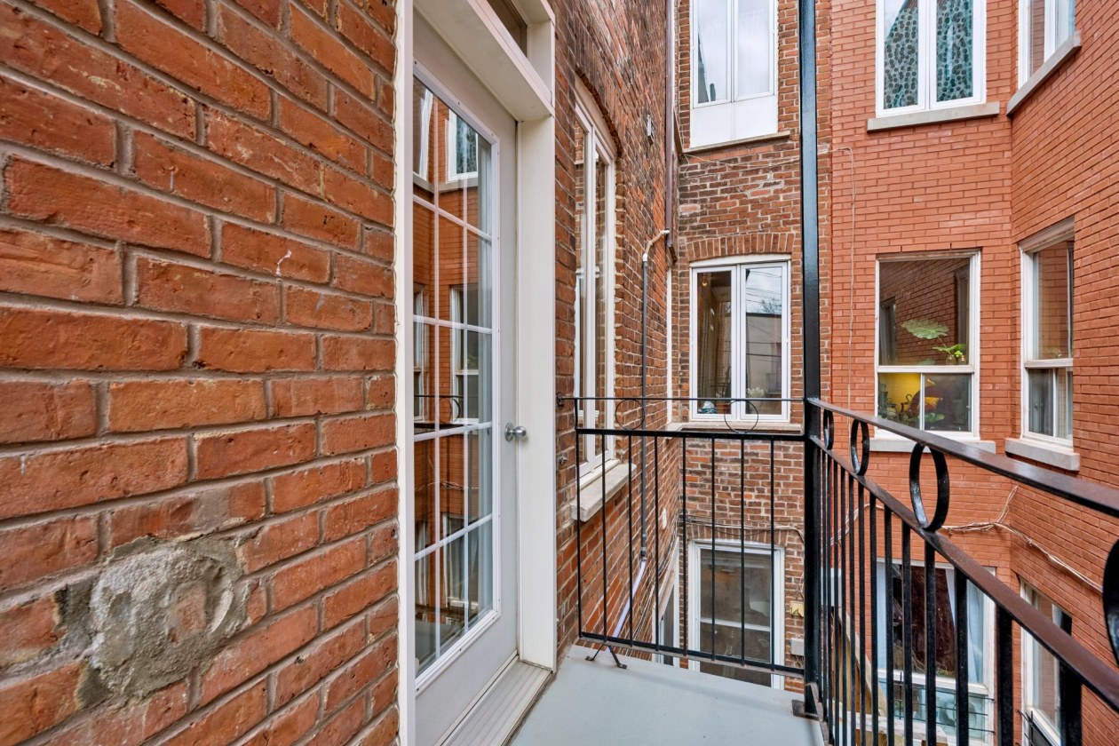 Balcon — 42, Av. St-Cyril, Montréal (Outremont), H2V1H8, Montréal (Outremont)