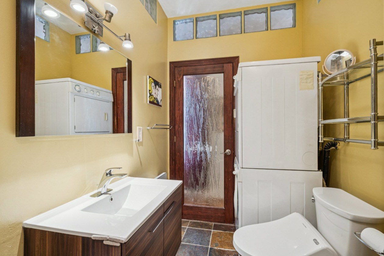 Salle de bains — 42, Av. St-Cyril, Montréal (Outremont), H2V1H8, Montréal (Outremont)