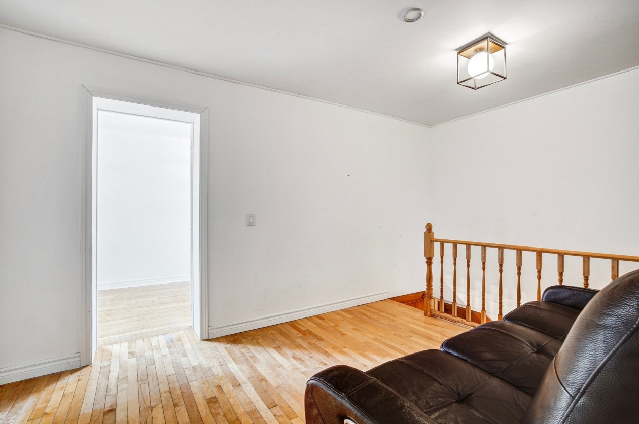 Salon — 785, 2e Avenue, Montréal (Lachine), H8S2T5, Montréal (Lachine)
