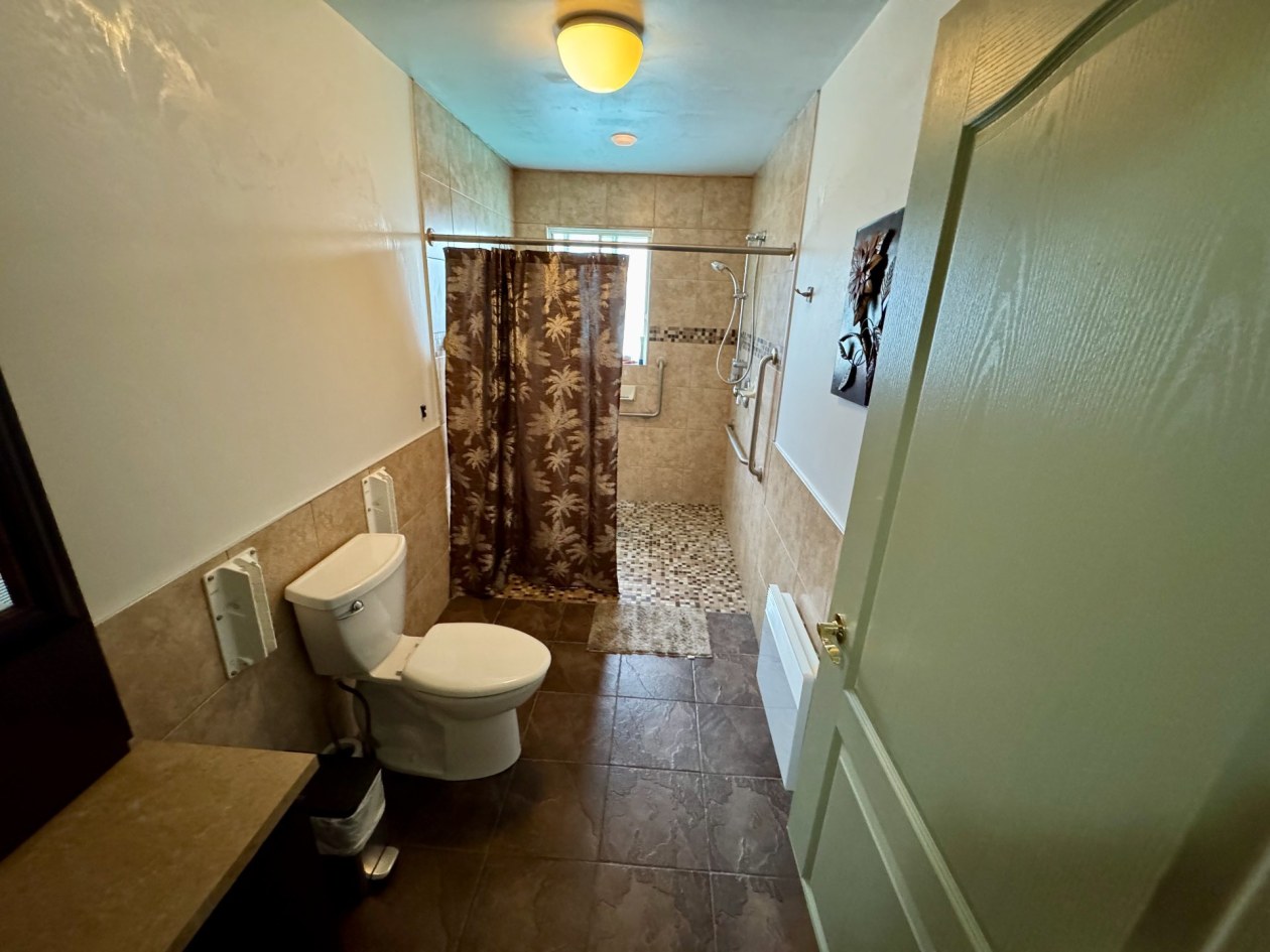 Salle de bains — 203, Rue Druillettes, Matane, G4W2B6, Matane