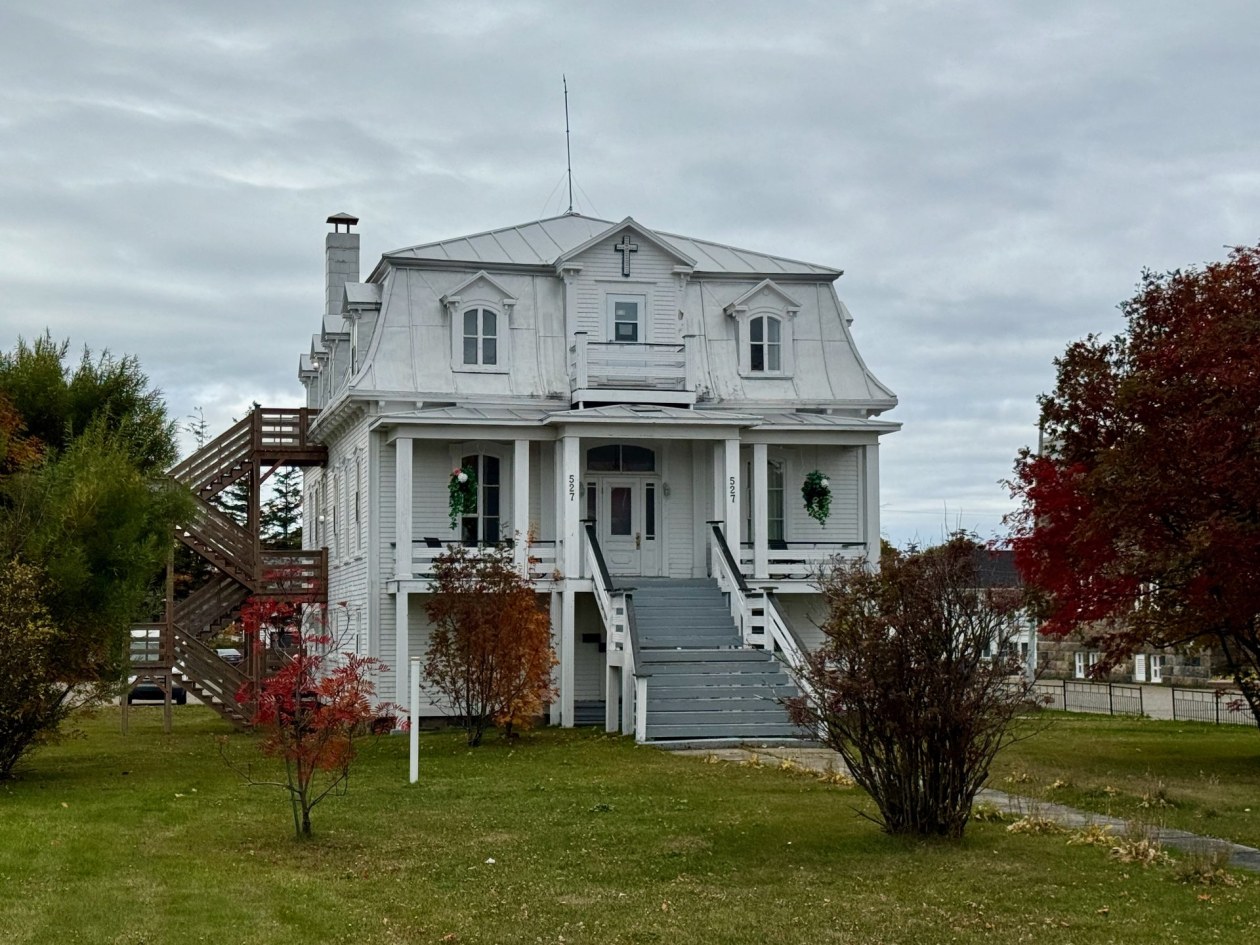 527, Av. St-Jérome — photo 1