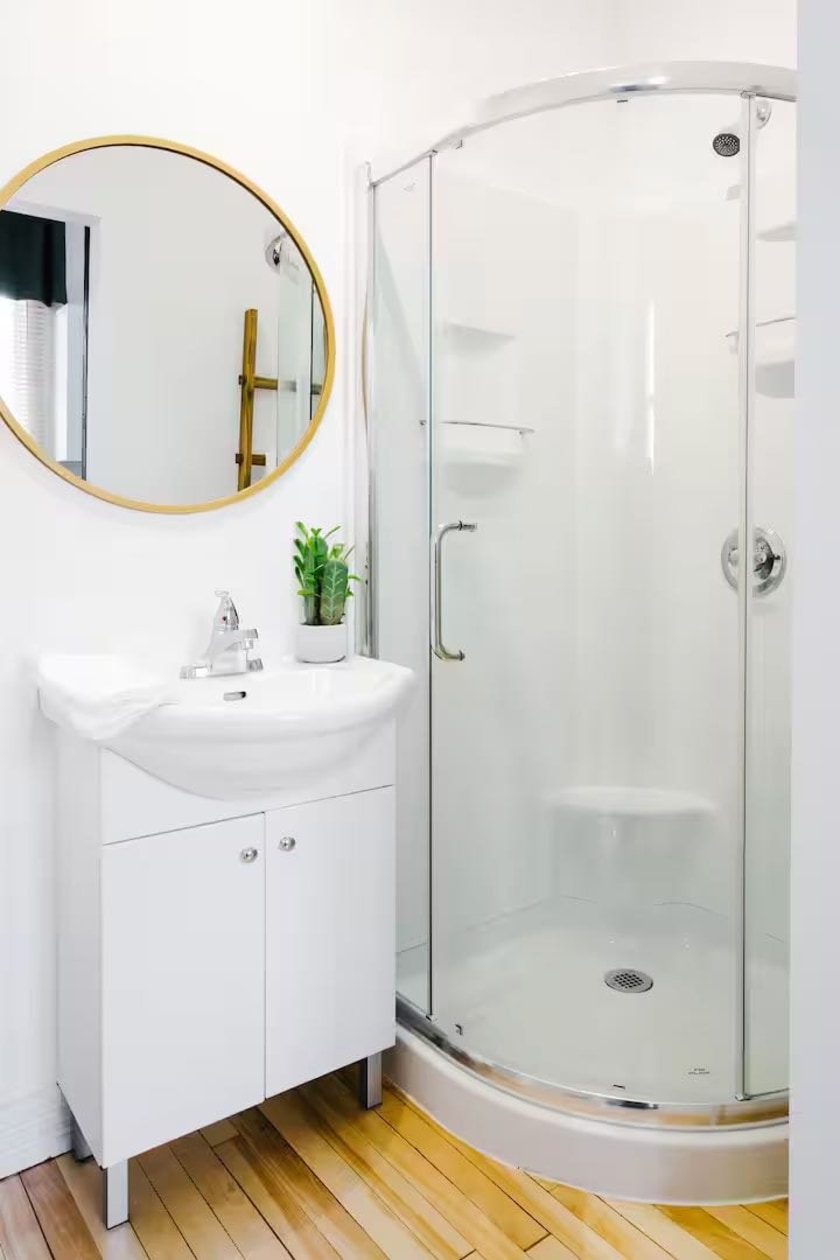 Salle de bains — 527, Av. St-Jérome, 1 À 9, Matane, G4W3B8, Matane