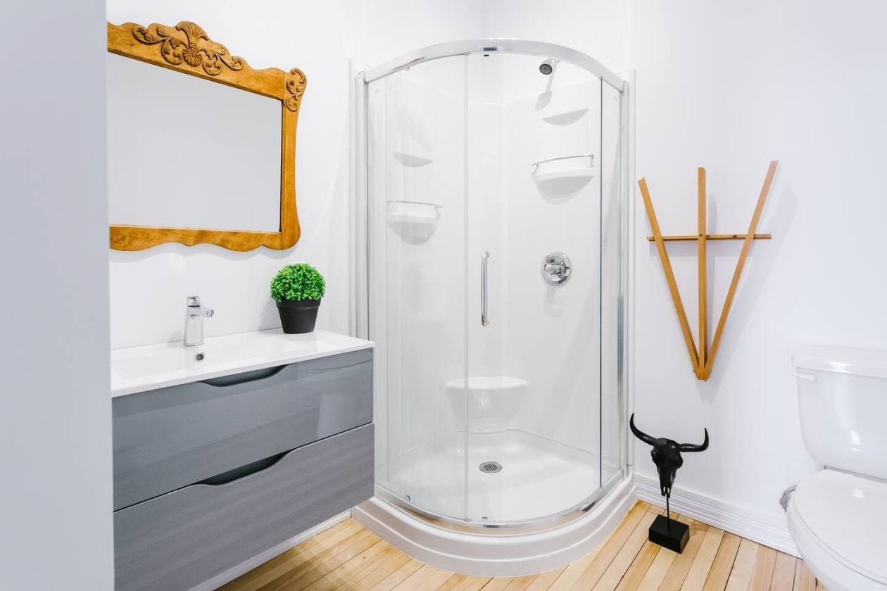 Salle de bains — 527, Av. St-Jérome, 1 À 9, Matane, G4W3B8, Matane