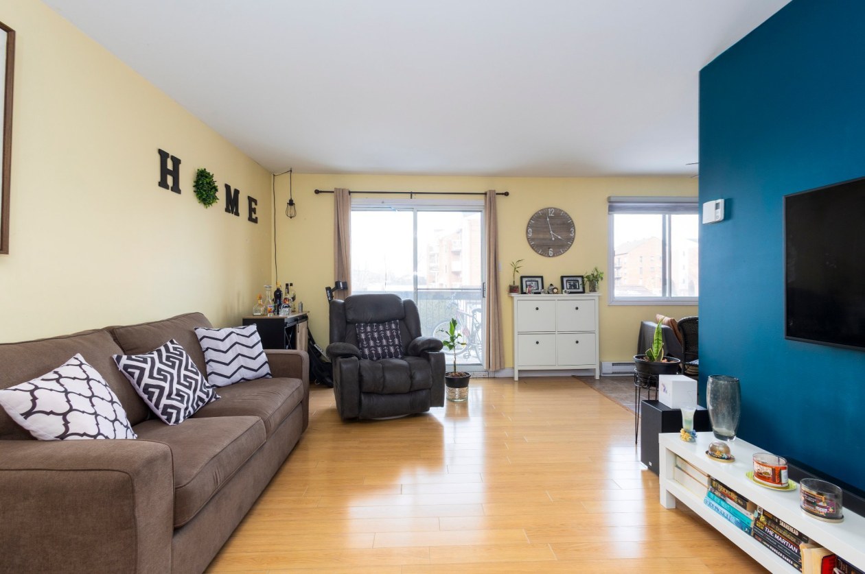 Salon — 6080, Rue Lise-Charbonneau, 204, Longueuil (Saint-Hubert), J3Y8M9, Longueuil (Saint-Hubert)