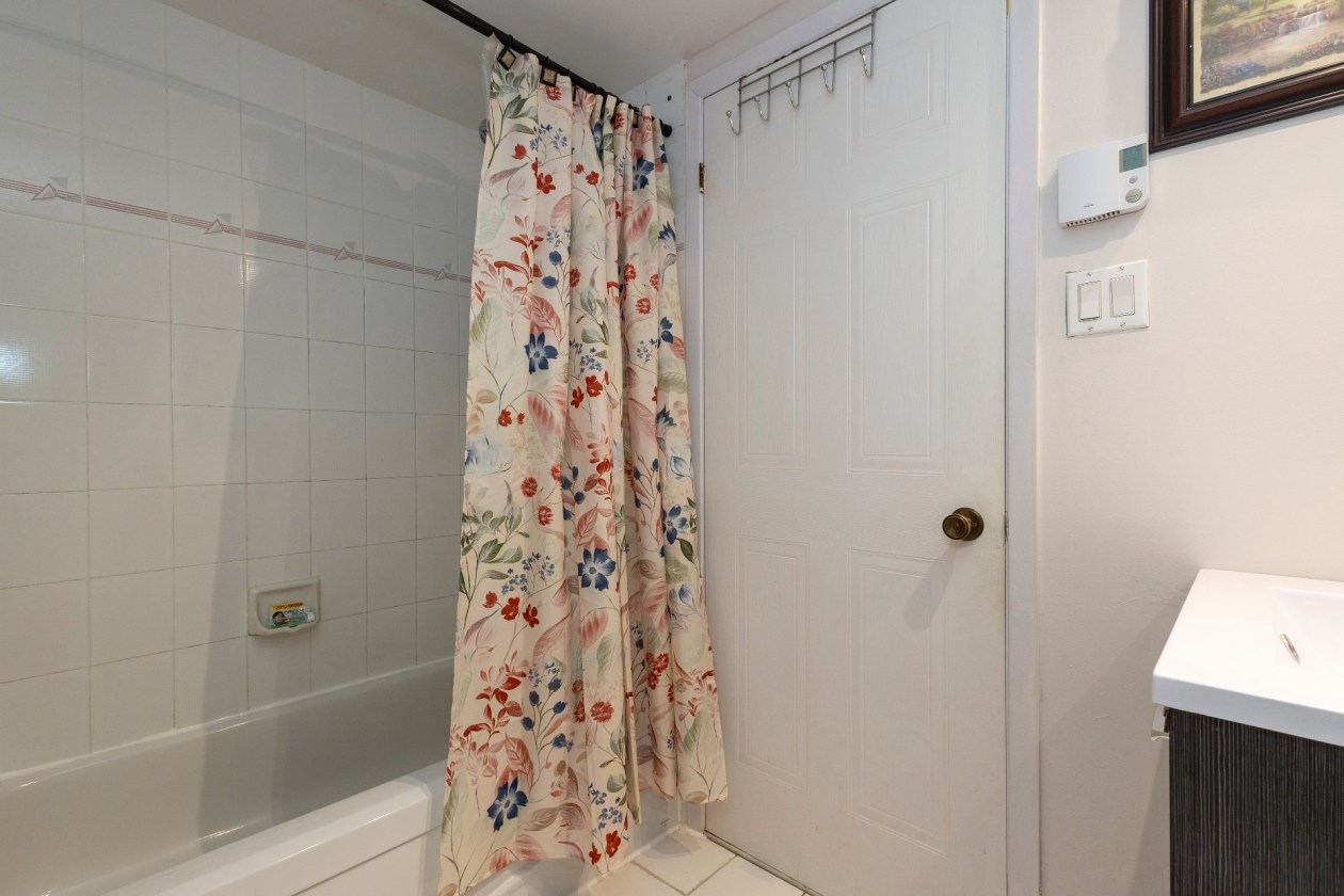 Salle de bains — 6080, Rue Lise-Charbonneau, 204, Longueuil (Saint-Hubert), J3Y8M9, Longueuil (Saint-Hubert)