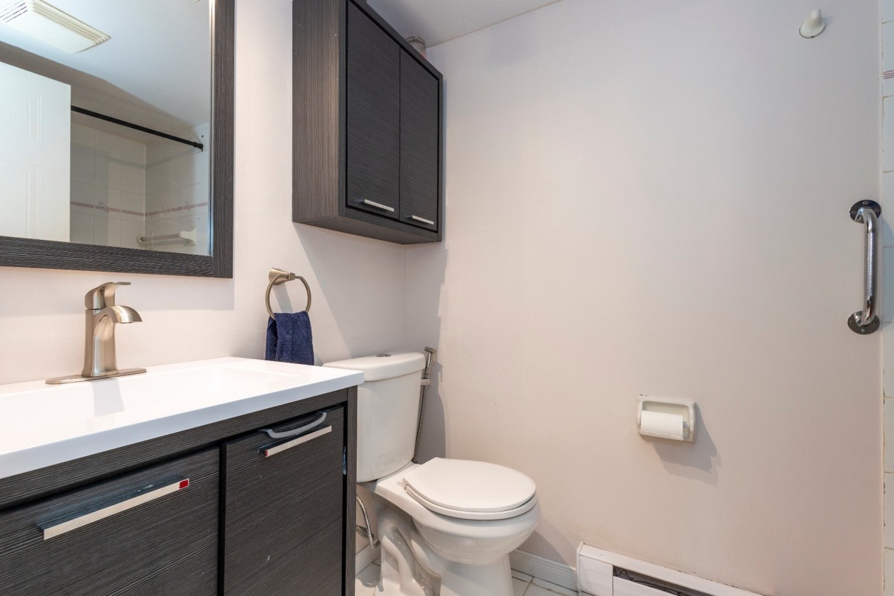 Salle de bains — 6080, Rue Lise-Charbonneau, 204, Longueuil (Saint-Hubert), J3Y8M9, Longueuil (Saint-Hubert)