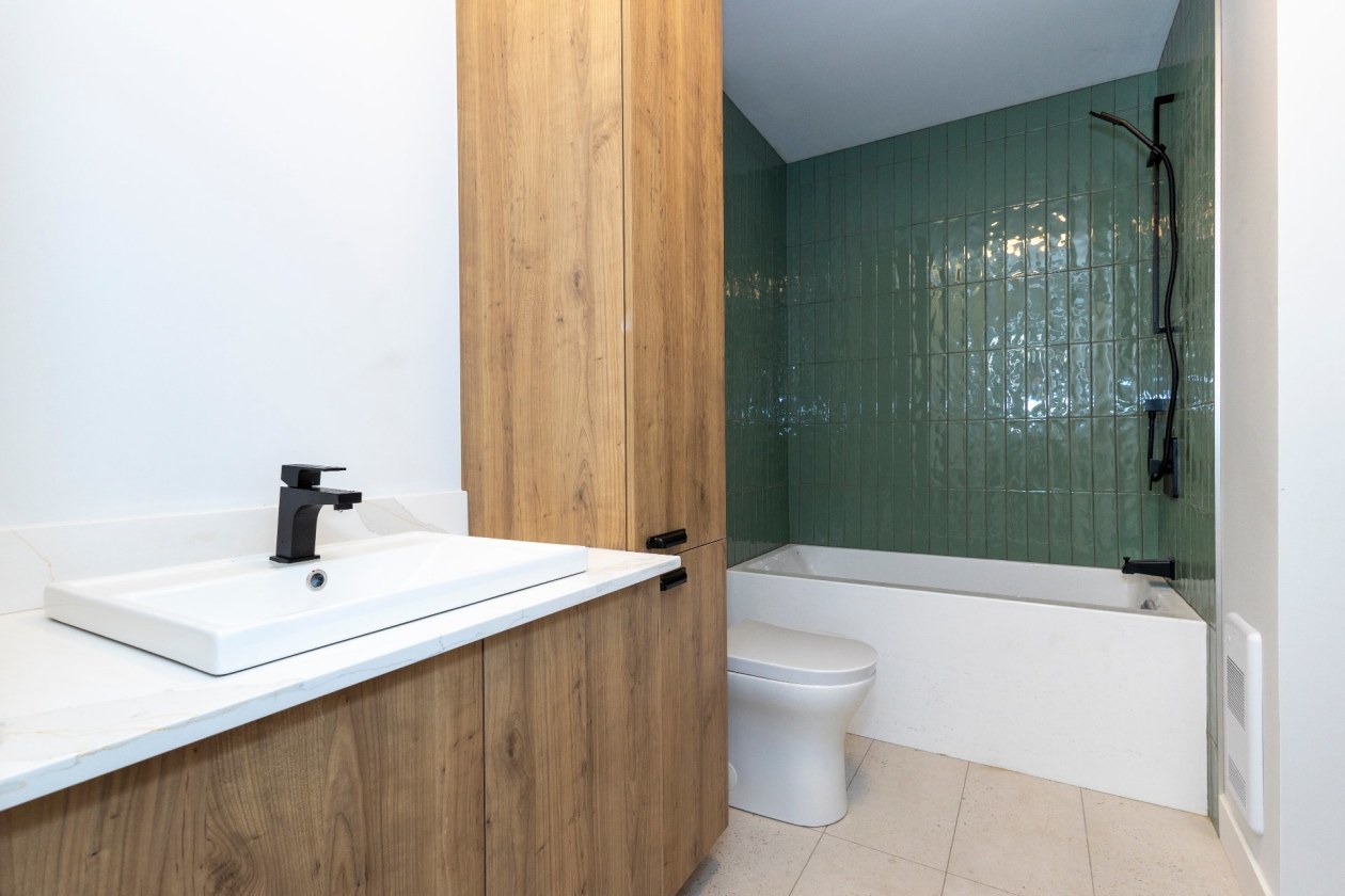 Salle de bains — 116, Rue Principale, 401, Châteauguay, J6J3H1, Châteauguay