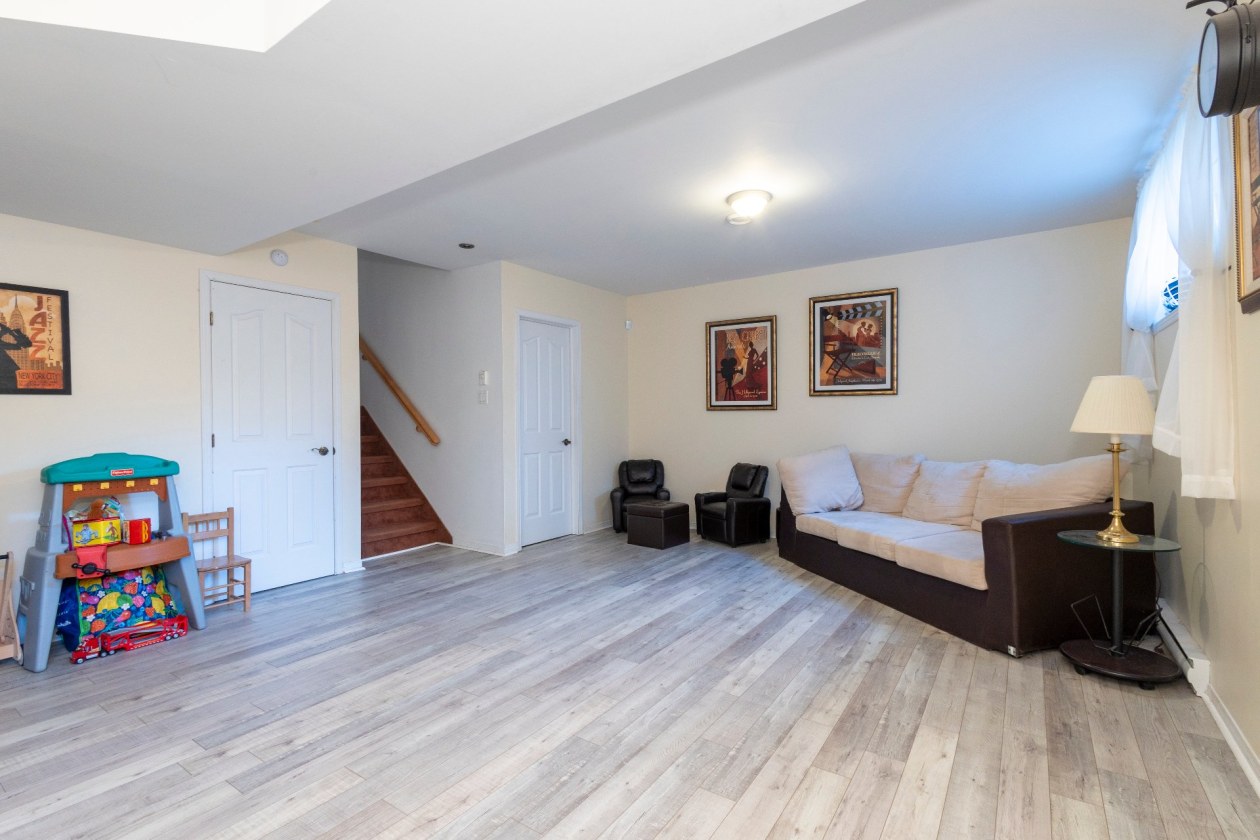 Salle familiale — 2, Place des Ormes, Châteauguay, J6J6B5, Châteauguay