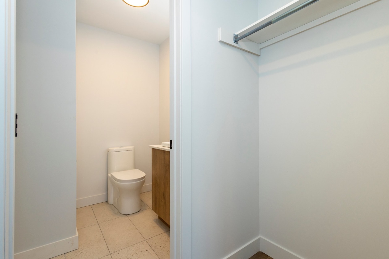 Penderie — 116, Rue Principale, 205, Châteauguay, J6J3H1, Châteauguay
