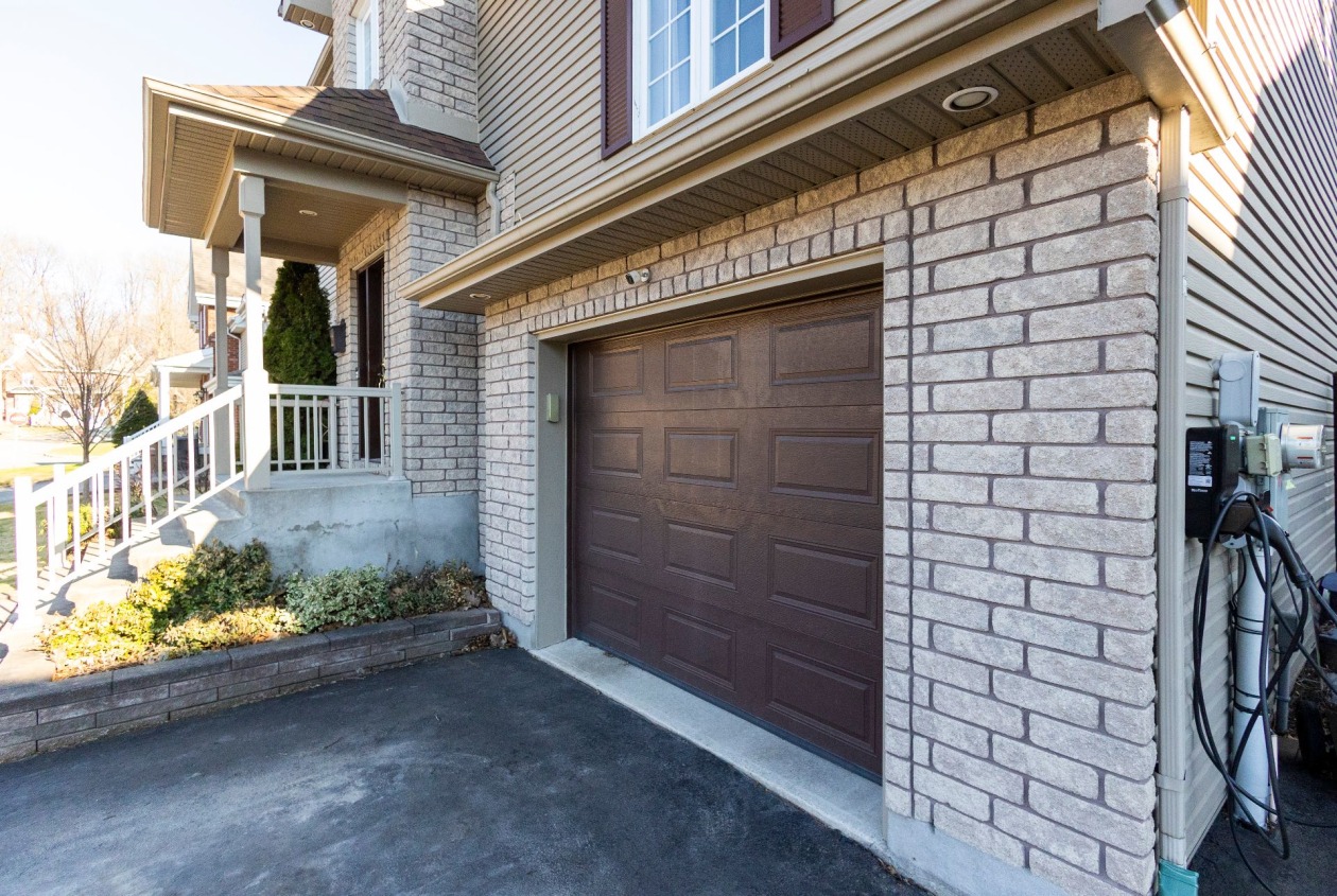 Garage — 2, Place des Ormes, Châteauguay, J6J6B5, Châteauguay