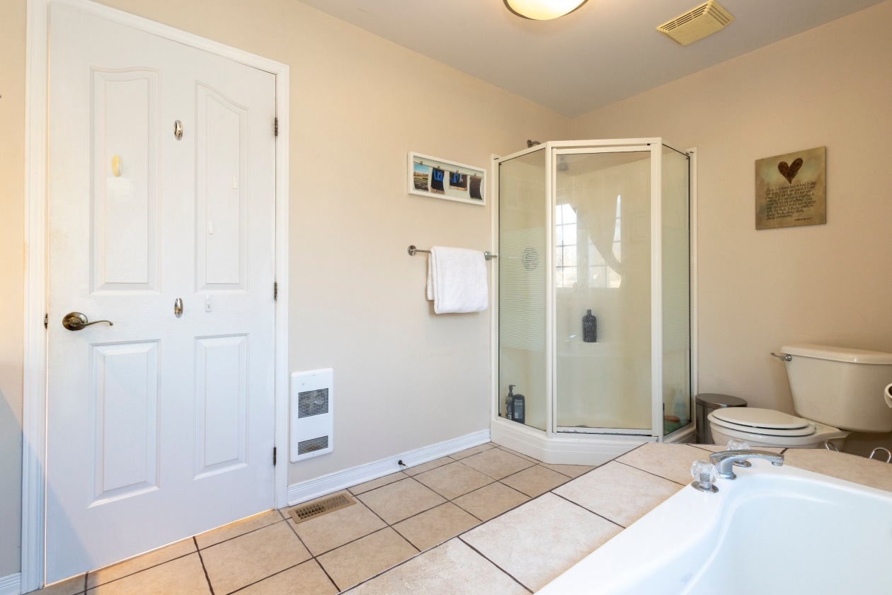 Salle de bains — 2, Place des Ormes, Châteauguay, J6J6B5, Châteauguay