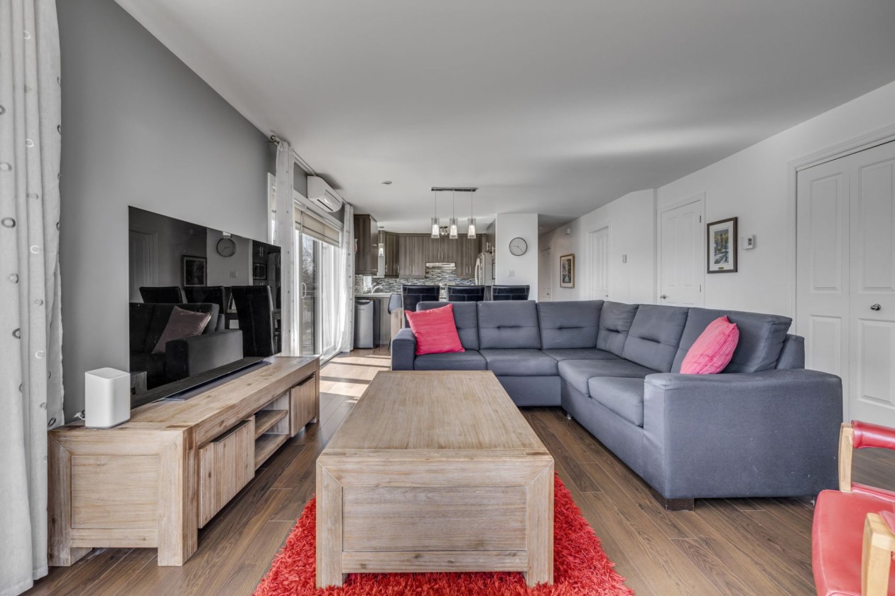 Salon — 1439, Rue St-Jacques, B, L'Ancienne-Lorette, G2E2X6, L'Ancienne-Lorette