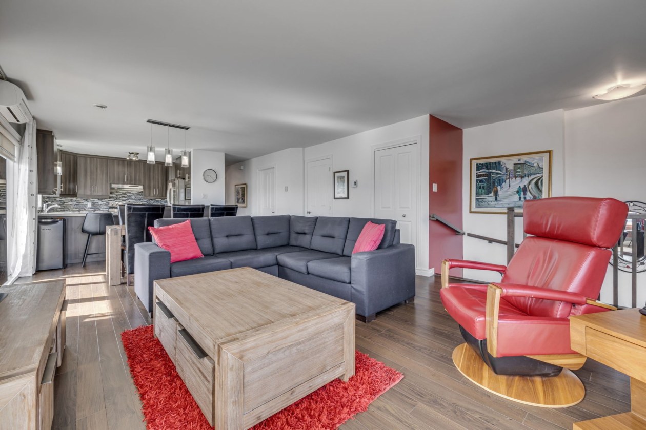 Salon — 1439, Rue St-Jacques, B, L'Ancienne-Lorette, G2E2X6, L'Ancienne-Lorette