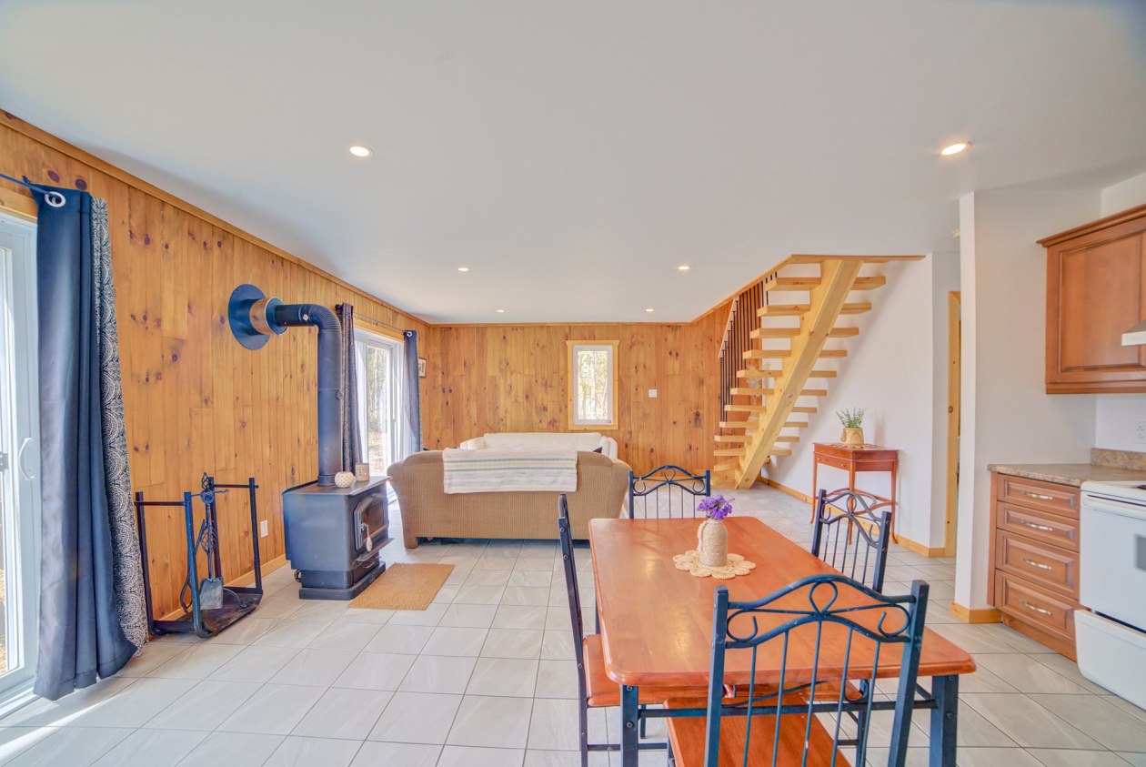 Salle à manger — 45, Ch. du Belvédère, Lingwick, J0B2Z0, Lingwick