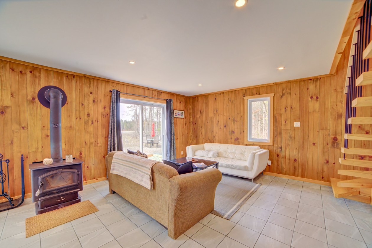 Salon — 45, Ch. du Belvédère, Lingwick, J0B2Z0, Lingwick