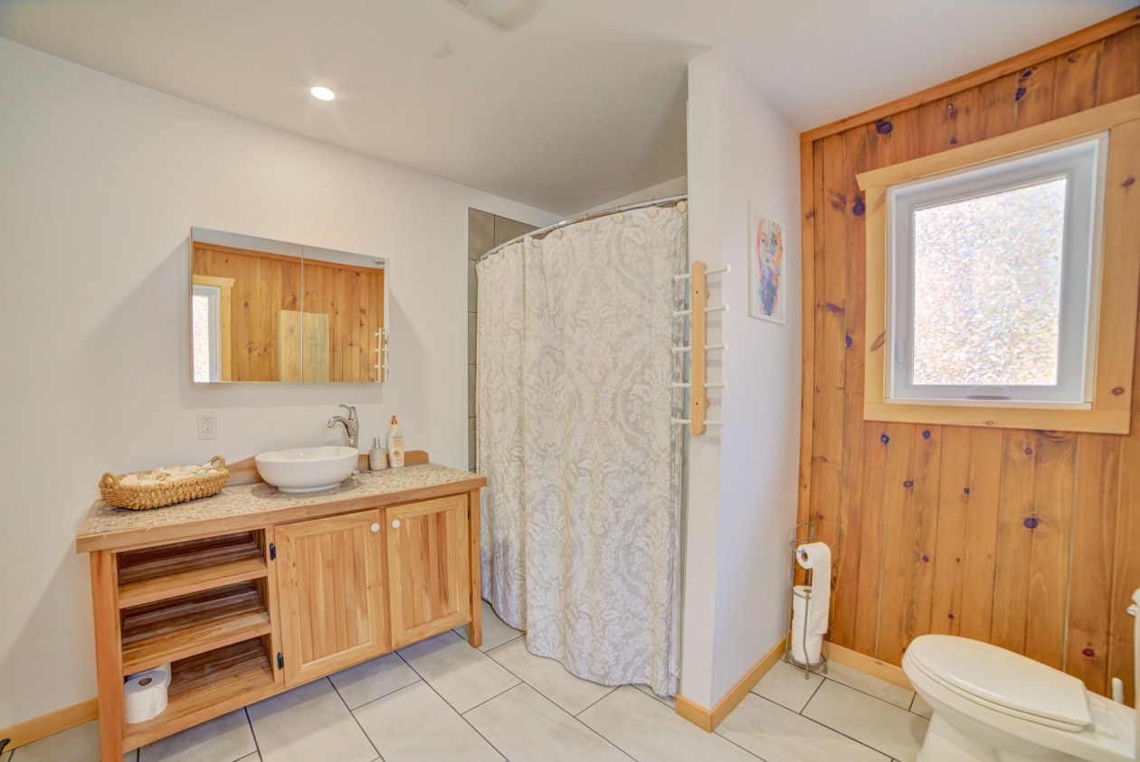 Salle de bains — 45, Ch. du Belvédère, Lingwick, J0B2Z0, Lingwick