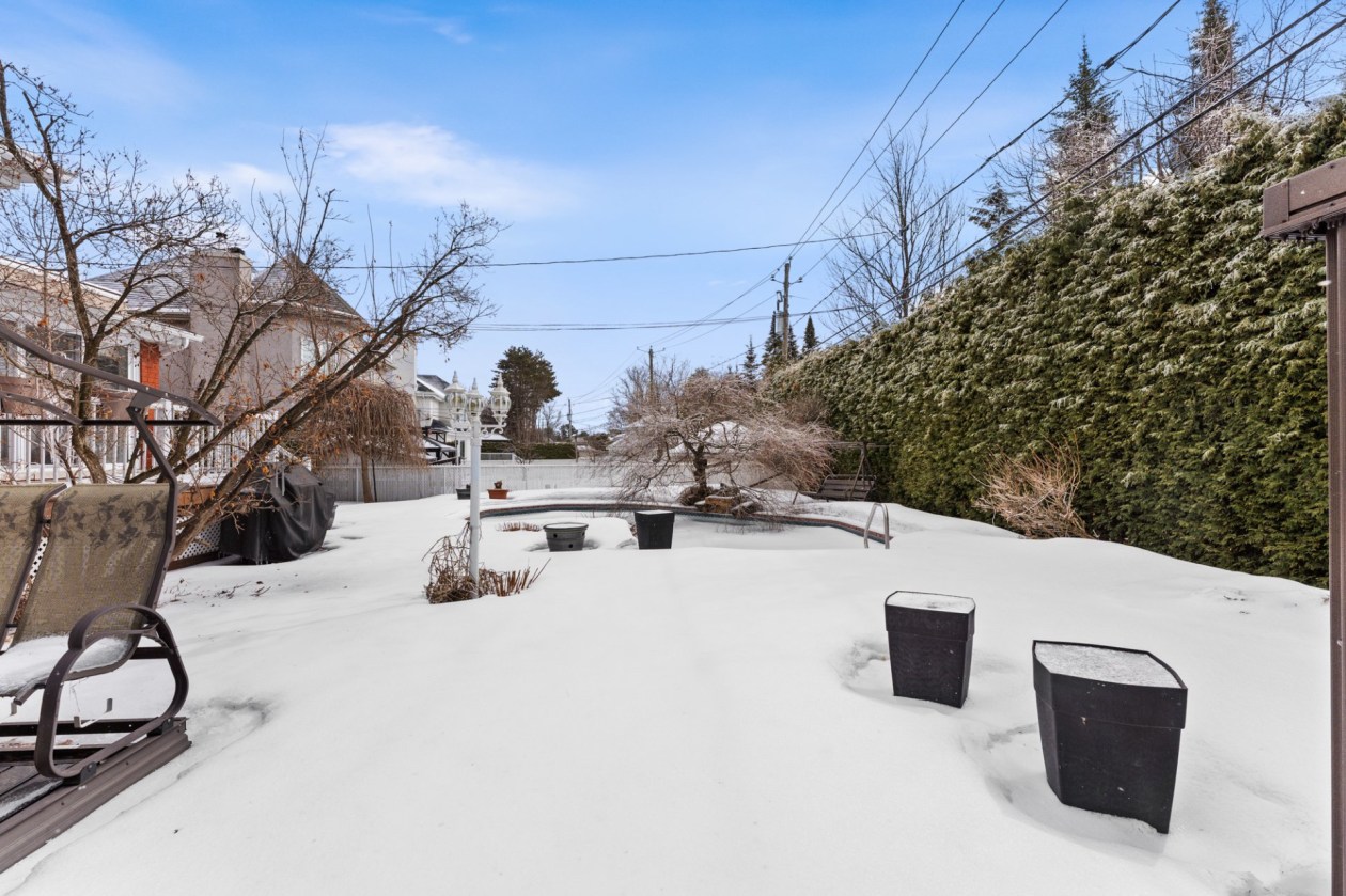 Cour — 146, Boul. des Châteaux, Blainville, J7B1K9, Blainville