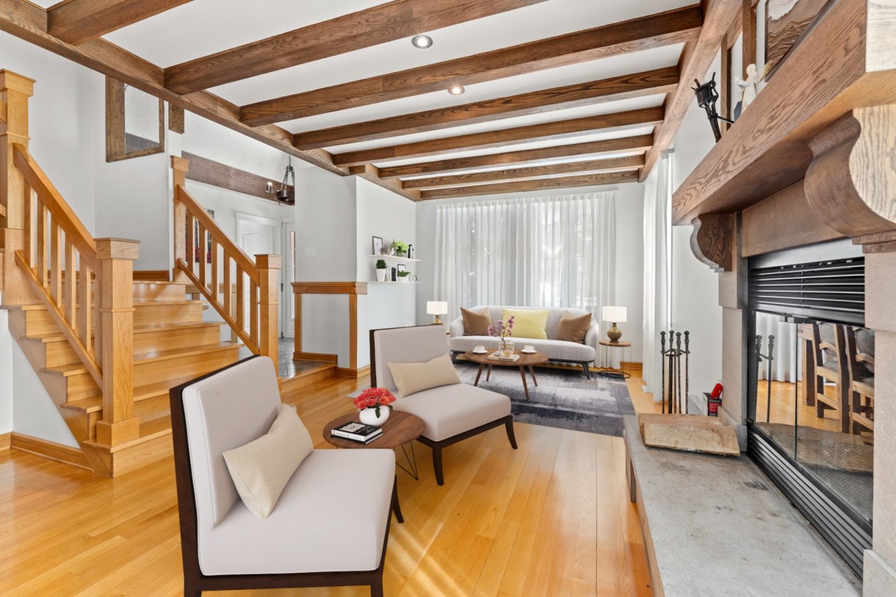 Salon — 146, Boul. des Châteaux, Blainville, J7B1K9, Blainville