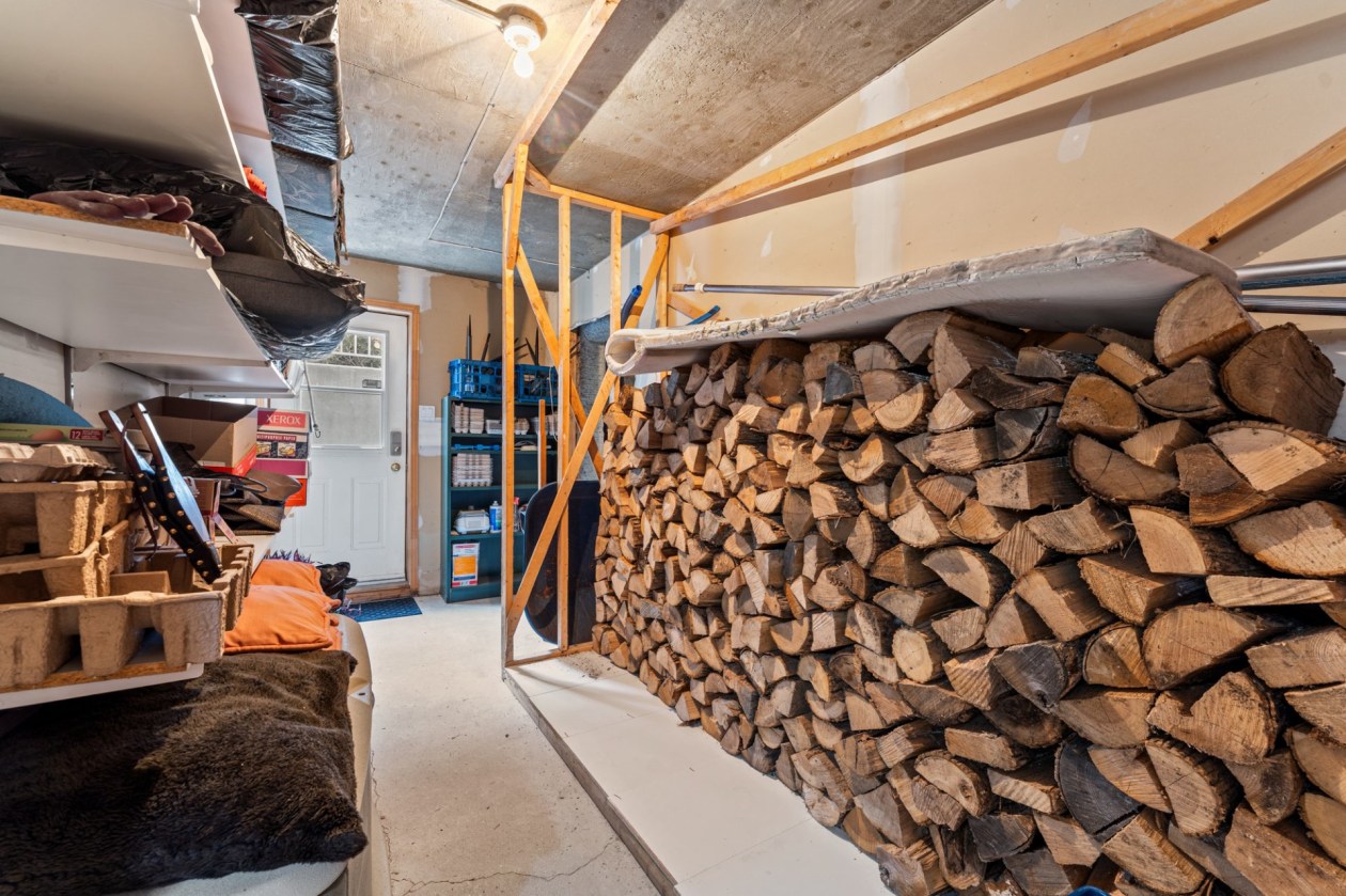 Rangement — 146, Boul. des Châteaux, Blainville, J7B1K9, Blainville