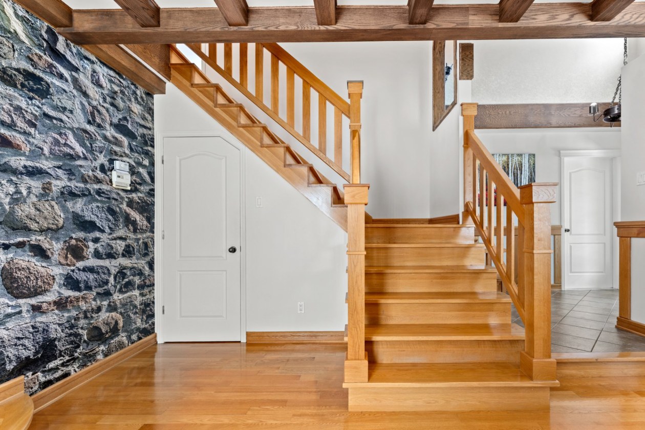 Escalier — 146, Boul. des Châteaux, Blainville, J7B1K9, Blainville