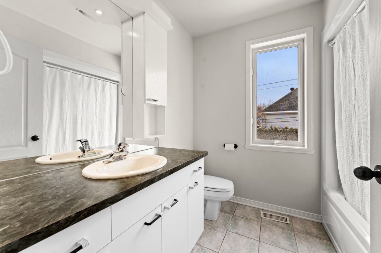Salle de bains — 146, Boul. des Châteaux, Blainville, J7B1K9, Blainville