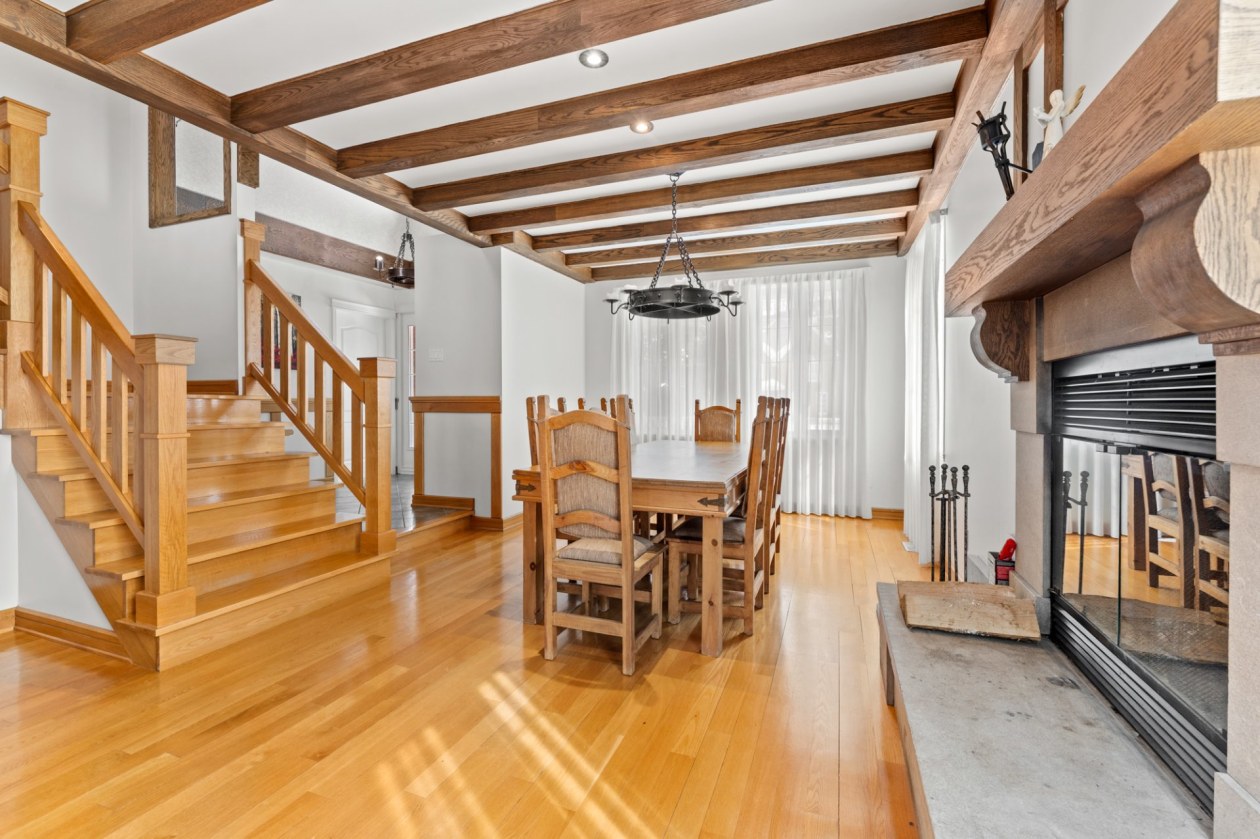 Salle à manger — 146, Boul. des Châteaux, Blainville, J7B1K9, Blainville
