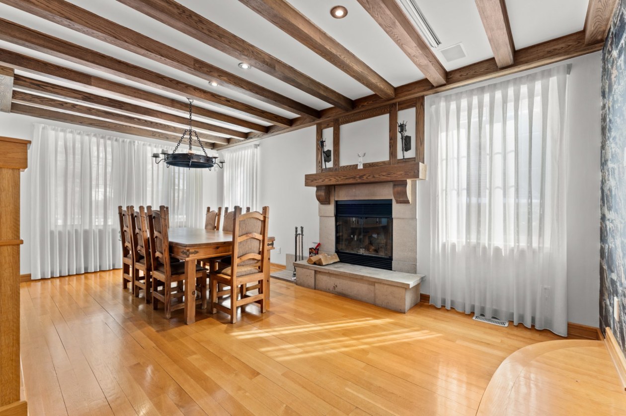 Salle à manger — 146, Boul. des Châteaux, Blainville, J7B1K9, Blainville