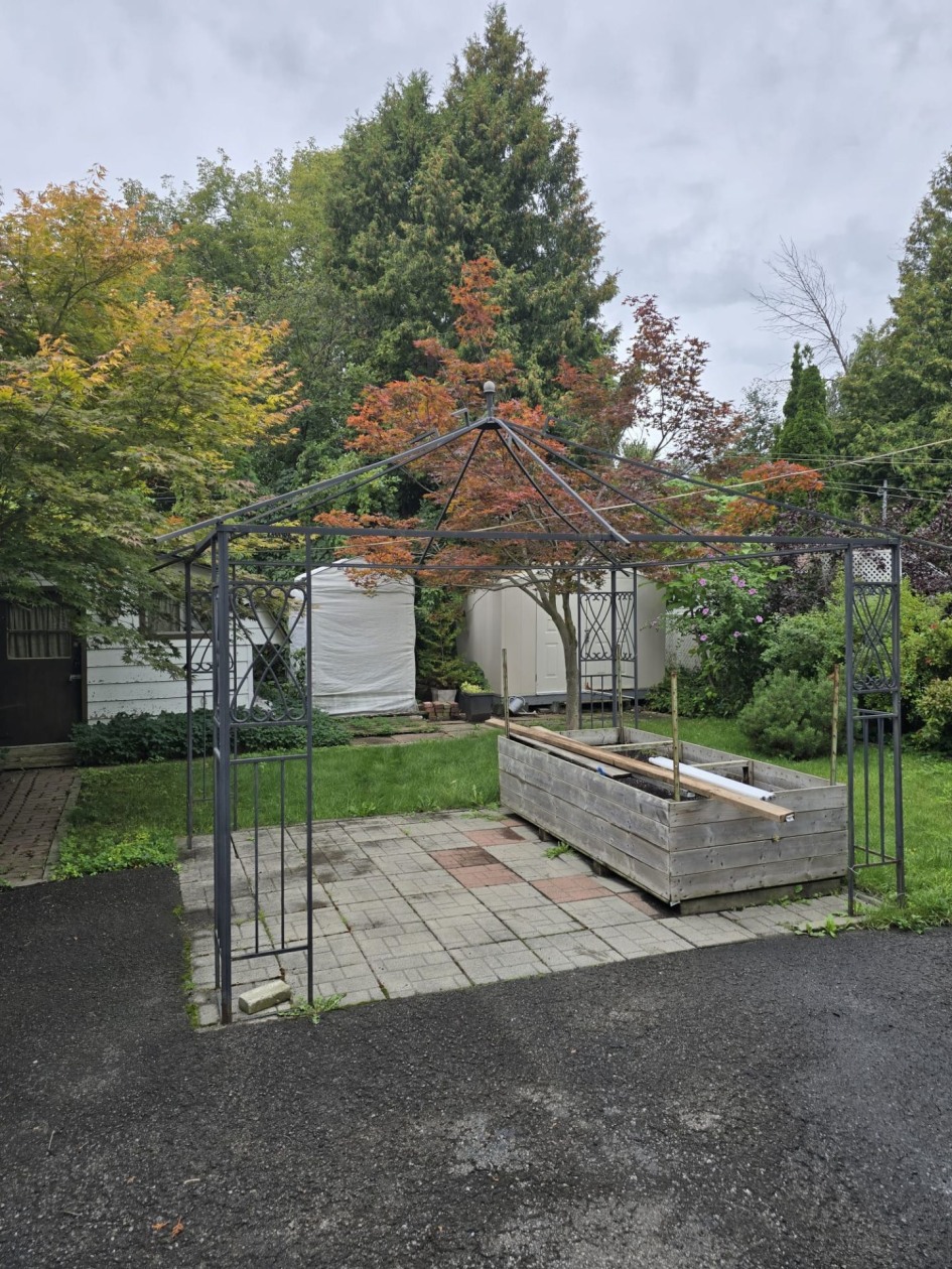 Cour — 11594, Av. Lamoureux, Montréal (Montréal-Nord), H1G5M5, Montréal (Montréal-Nord)