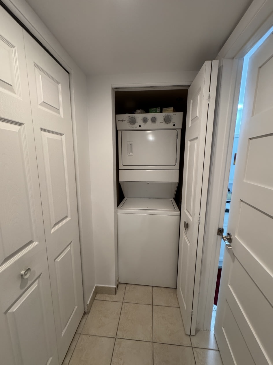 Salle de lavage — 98 Rue Charlotte, 457, Montréal, H2X 3V2, Montréal