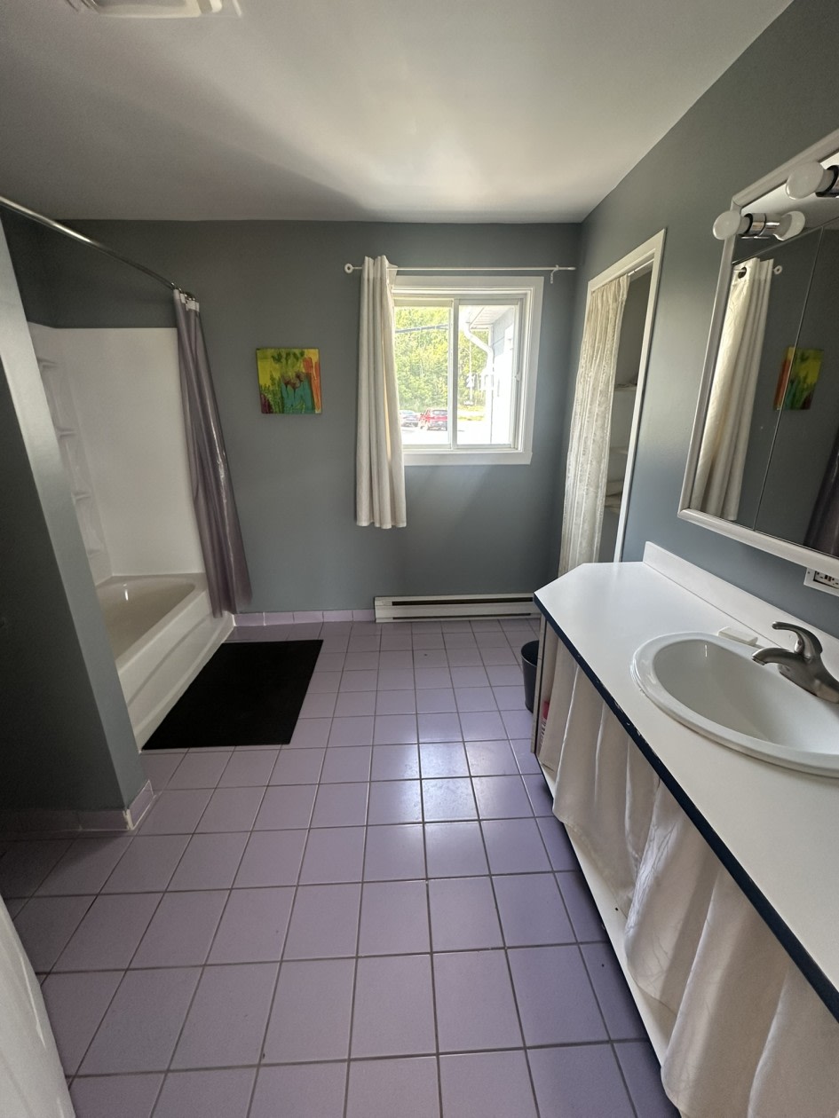 Salle de bains — 1 Rue Jourdain, Baie-Trinité, G0H 1A0, Baie-Trinité