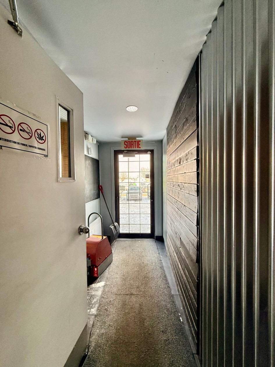 Entrée extérieure — 2429, Rue St-Dominique, Saguenay (Jonquière), G7X6L1, Saguenay (Jonquière)